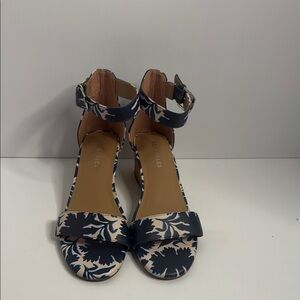 AEROSOLES Navy and Cream Patterned Sandals